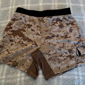 Men's Tachuntfish Sized Medium Camo Shorts